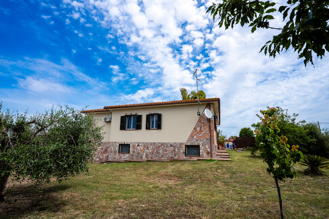 Villa in Via Adda 11, Aprilia 10
