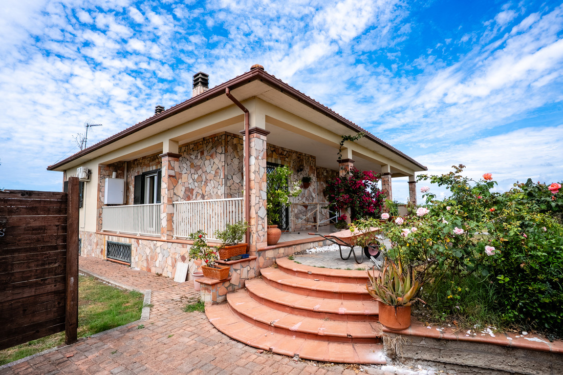 Villa in Via Adda 11, Aprilia 17