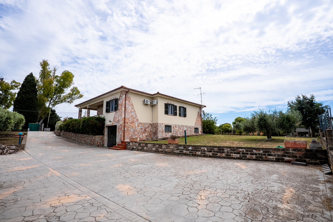 Villa in Via Adda 11, Aprilia 6