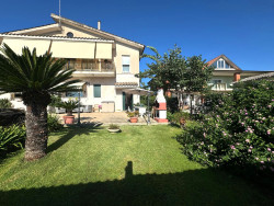 Appartamento in Villa in Via delle Valli 17, Aprilia.